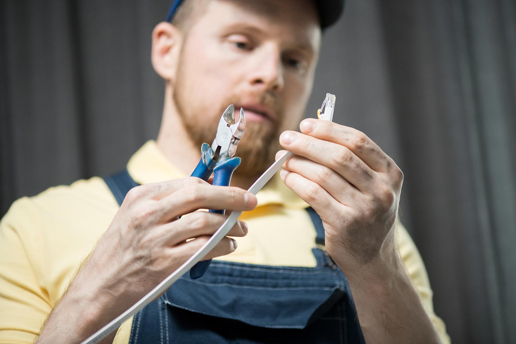 man-checking-power-cable-CNDU3R7-3.jpg